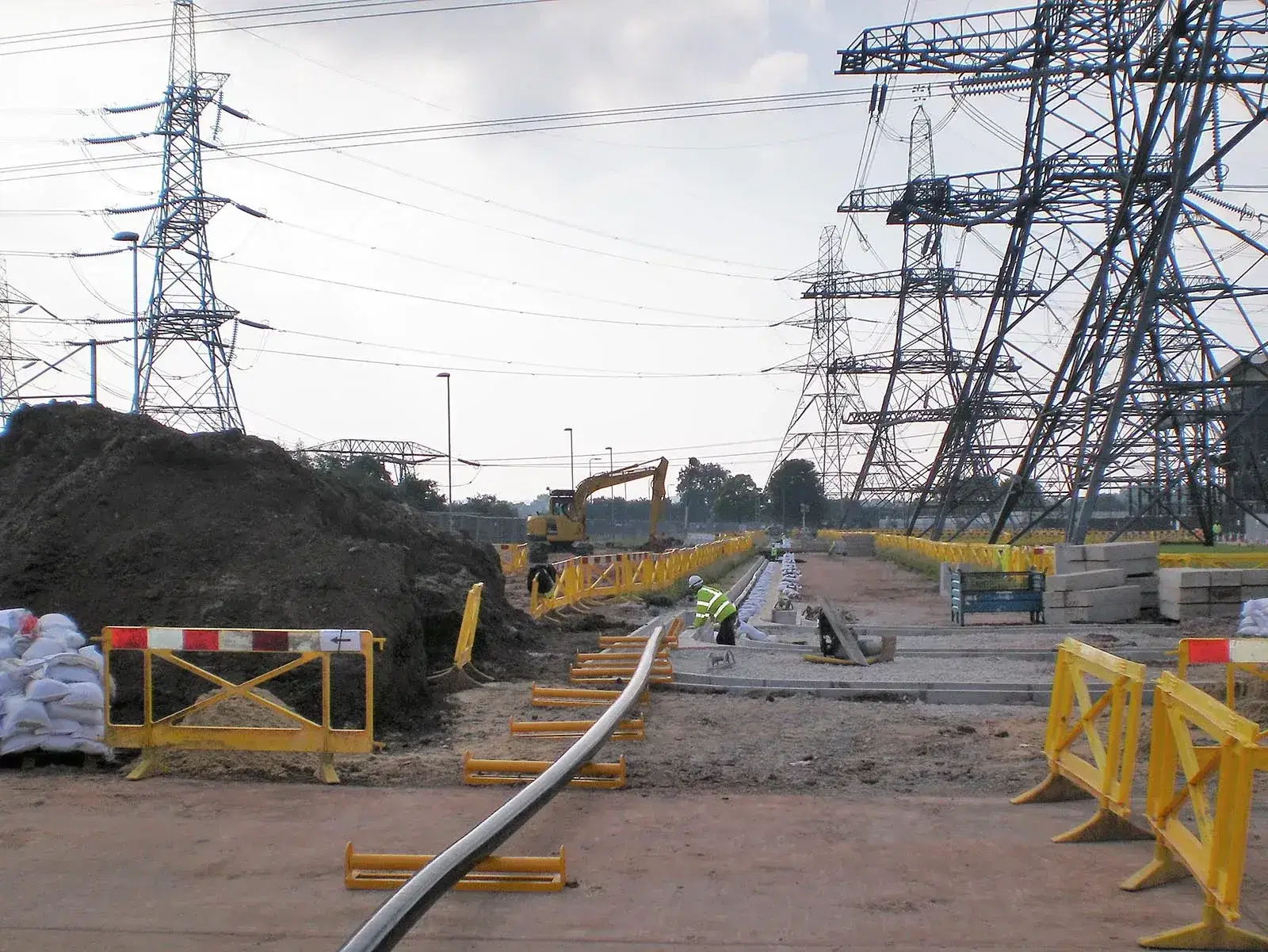 Insulated working under impressed voltage conditions (NSI5 equivalent for contractors)